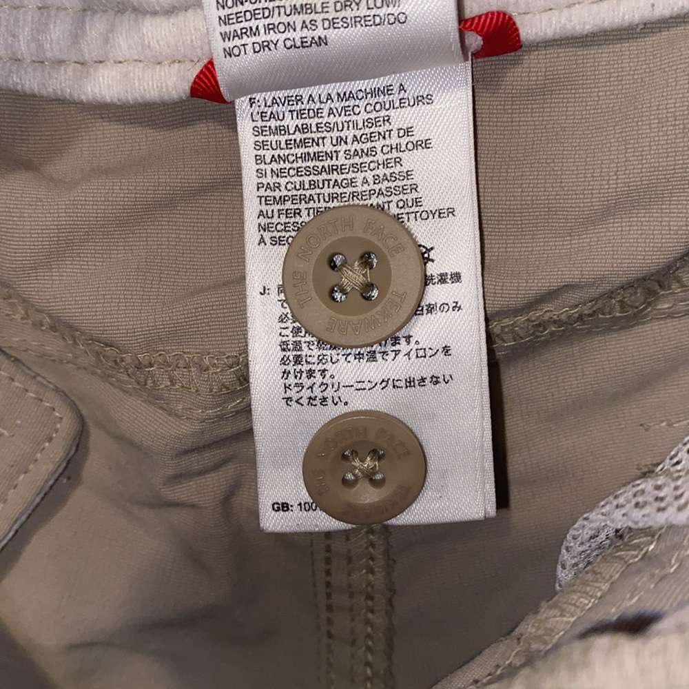 North Face Shorts - Picture 9 of 10